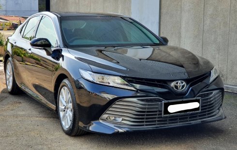 Toyota Camry V 2021 Hitam km 13rb record cash kredit proses bisa dibantu