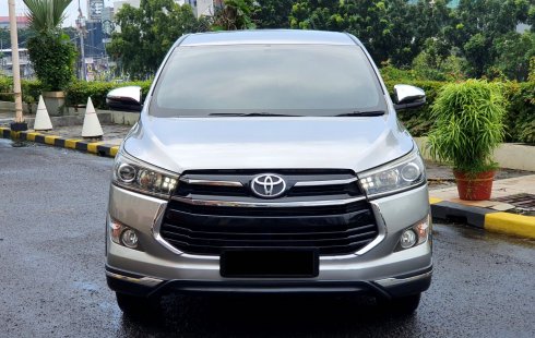 Toyota Venturer 2.4 A/T DSL 2018 Silver Dp Murah
