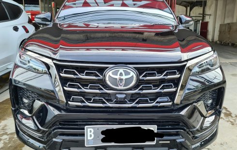 Toyota Fortuner VRZ GR 2.4 Diesel AT ( Matic ) 2022 Hitam Km 20rban Good Cindition Siap Pakai