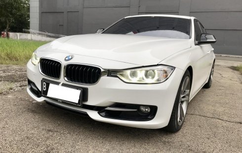 BMW 3 Series 328i AT 2014 Putih