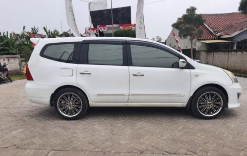 Nissan Grand Livina XV 2011