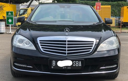 PROMO MURAH MERCEDES-BENZ S300 AT HITAM 2011