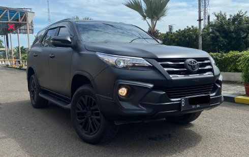 Toyota Fortuner 2.4 VRZ AT 2018 Hitam