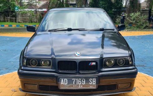 BMW 318i e36 m43 Hitam Tahun 1996 Manual