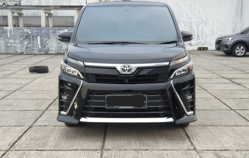 Pajak 1 thn toyota Voxy 2.0 A/T 2021 Hitam