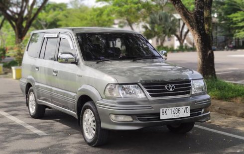 Toyota Kijang Krista 2.0 tahun 2003.