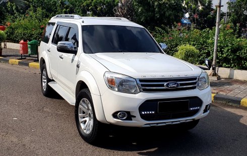 Ford Everest Limited AT 2014 Putih