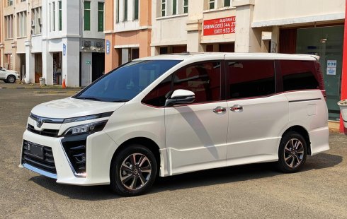 Toyota Voxy 2.0 A/T 2019 km 20rb dp minim bs tt