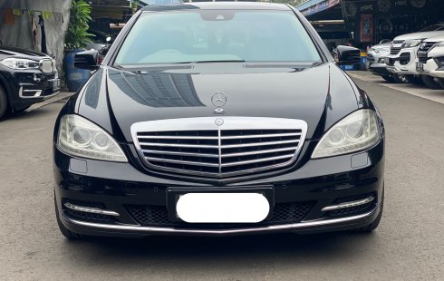 Mercedes-Benz S-Class 300