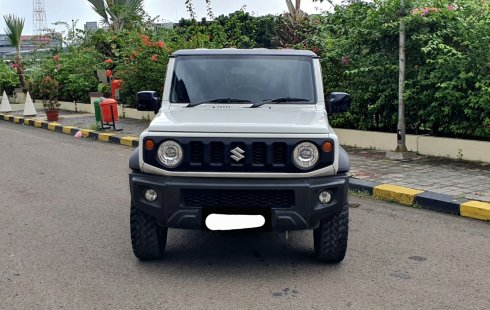 Suzuki Jimny AT 2019 putih km 14 rban 4x4 matic cash kredit proses bisa dibantu