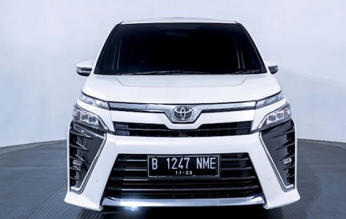 Toyota Voxy 2.0 A/T 2018