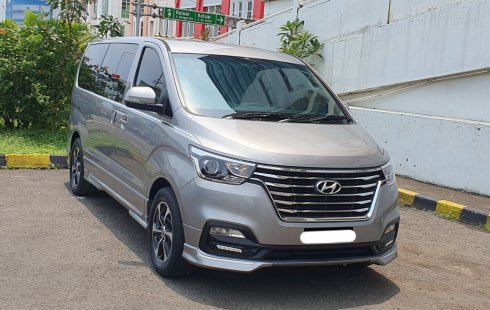 Hyundai H-1 2.5L CRDi Royale 2019 pakai 2020 silver diesel km 34 ribuan cash kredit proses bisa