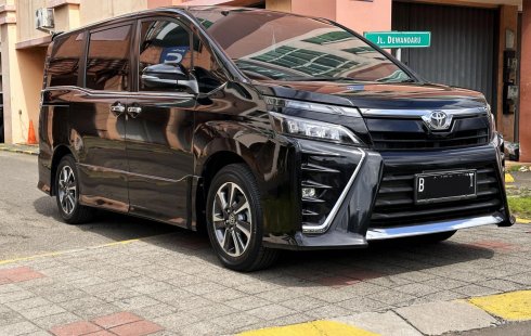 Toyota Voxy 2.0 A/T 2019 dp ceper siap TT om