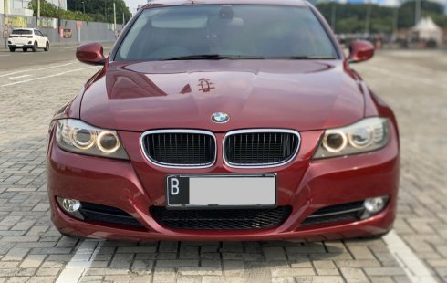 BMW 3 Series 320i 2011 Merah