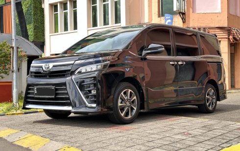 Toyota Voxy 2.0 A/T 2019 dp ceper siap TT om tamvan