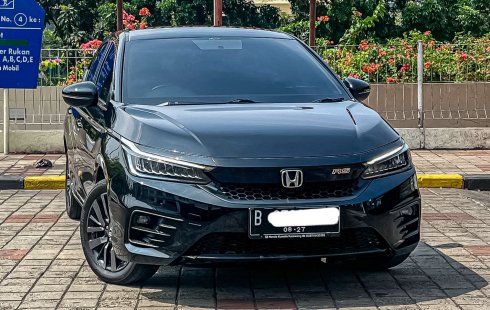 Honda City Hatchback New  City RS Hatchback CVT 2022 hitam km 25rban pajak panjang 1tahun siap pakai