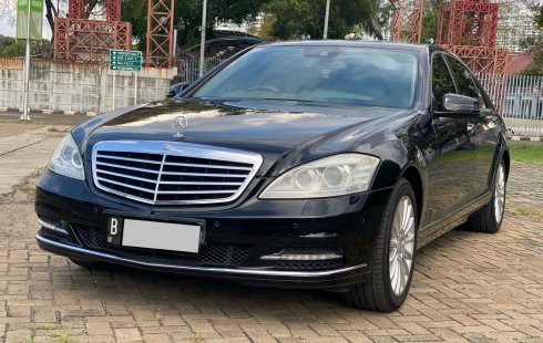 Mercedes-Benz S-Class 300  2011