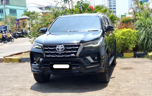 Toyota Fortuner New  4x2 2.8 A/T DSL GR Sport 2023 hitam diesel cash kredit proses bisa dibantu