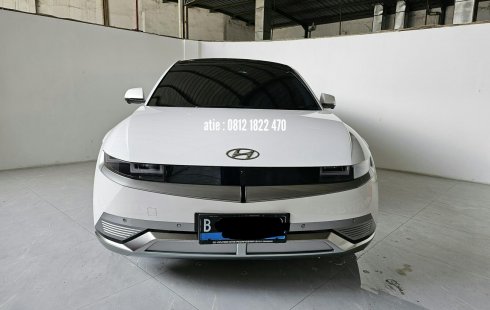 Hyundai Ioniq Signature Long Range AT ( Matic ) 2023 Putih  km 24rban Good Condition Siap Pakai