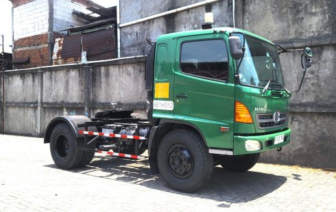 48rb+banBaruMURAH Hino engkel SG260TH Tractor head 2013 kepala trailer