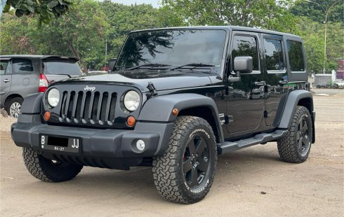 Jeep Wrangler Sport Unlimited Hitam