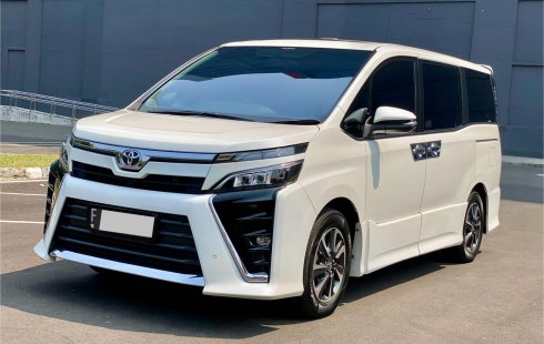 Toyota Voxy 2.0 A/T 2019 Putih