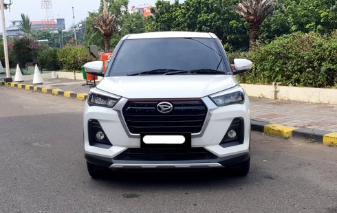 Daihatsu Rocky 1.2 X CVT 2022 putih km35 ribu pajak panjang cash kredit proses bisa dibantu