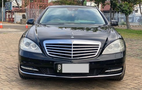 Mercedes-Benz S-Class 300  2011