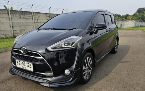 Toyota Sienta Q CVT 2017 KM70Rbuan Hitam TDP 18jutaan