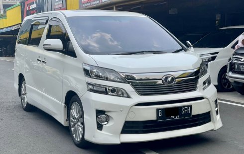 Toyota Vellfire ZG Putih