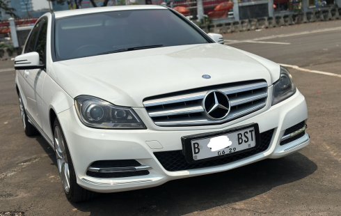 2014 MERCEDES BENZ C200 CGI 1.8 AT PUTIH SIAP PAKAI