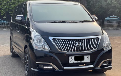 2018 HYUNDAI H-1 ROYALE BENSIN AT HITAM MPV MURAH