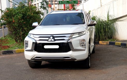 Mitsubishi Pajero Sport Dakar 4x2 AT 2022 putih km 33 ribu sunroof tangan pertama