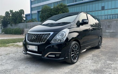 Hyundai H-1 2.5L CRDi Royale Hitam