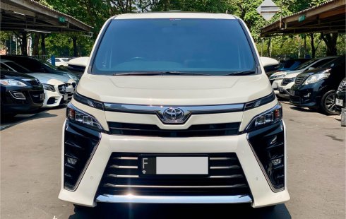 Toyota Voxy 2.0 A/T 2019 Putih