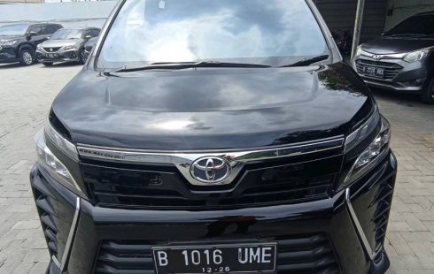 Toyota Voxy 2.0 AT 2019 Hitam