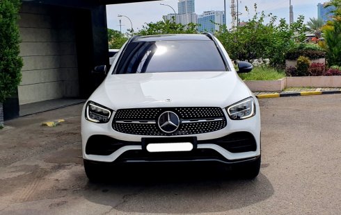 Mercedes-Benz GLC 200 AMG Line 2022 putih km 26 ribuan cash kredit bisa dibantu