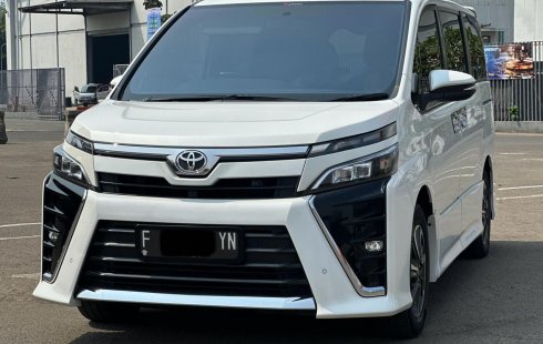 TOYOTA VOXY 2.0 AT PUTIH 2019 MPV MURAH BERGARANSI