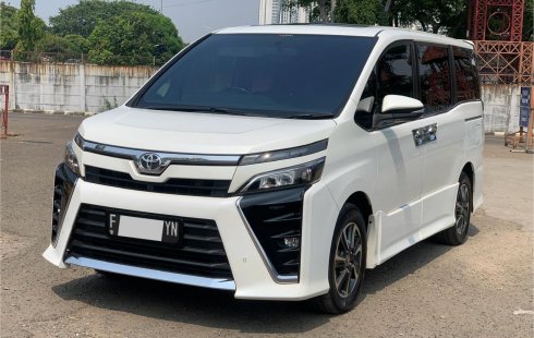 Toyota Voxy 2.0 A/T 2019