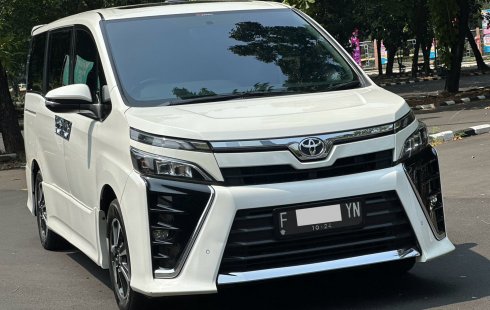 TOYOTA VOXY AT PUTIH 2019 MPV TERMURAH BERGARANSI SIAP PAKAI