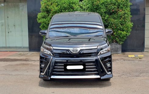 Toyota Voxy 2.0 A/T 2018 hitam dp 50 jt saja sunroof