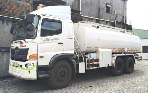 50rbKM+banBARU MURAH Hino tronton 6x2 FL 235 JN tangki minyak 2020 air