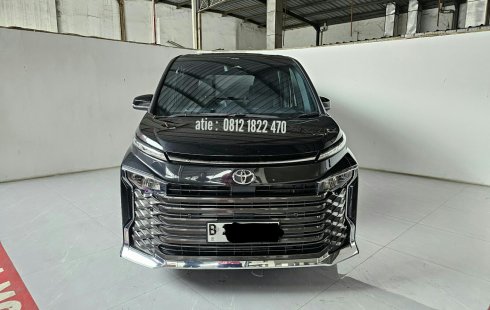 Toyota Voxy 2.0 AT ( Matic ) 2024 Hitam Low km 11rban Good Condition siap pakai