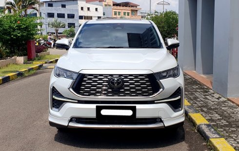 Toyota Kijang Innova Zenix Hybrid 2023 q hybrid modelista putih km 21 ribuan