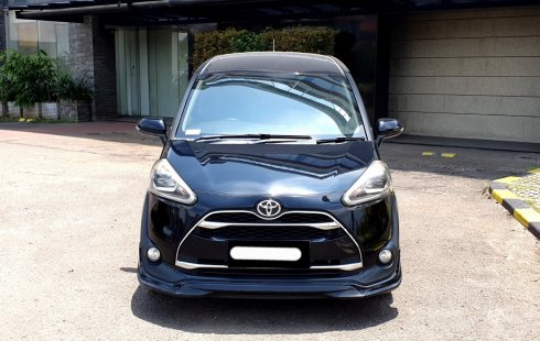 Toyota Sienta Q CVT 2017 hitam dp 25 jt