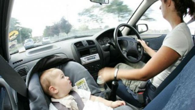 Cara Menyetir Mobil Aman Bersama Bayi