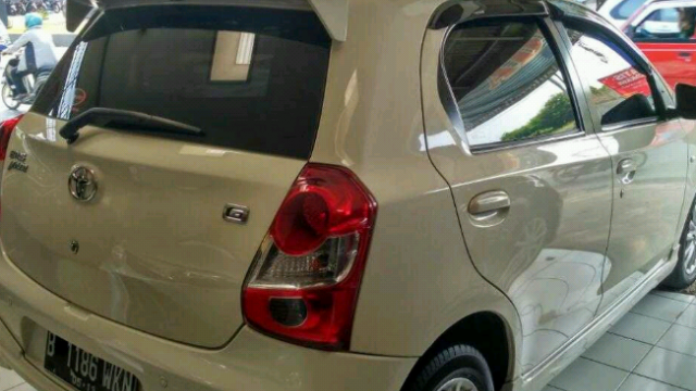 Situs Jual  Beli  Mobil  Toyota  Etios  Valco TOM S Edition 