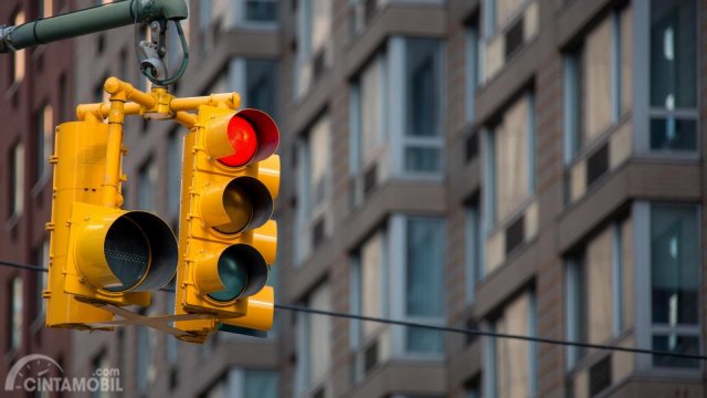 Berada di Lampu Merah, Biasakan 5 Hal Ini