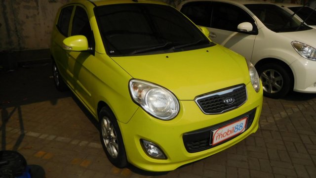 Beli mobil Kia Picanto warna Kuning bekas harga murah 