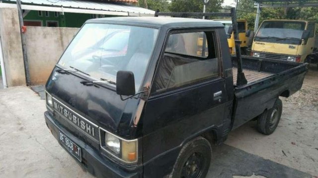  Jual  mobil  Mitsubishi L300  2001 bekas aman murah 